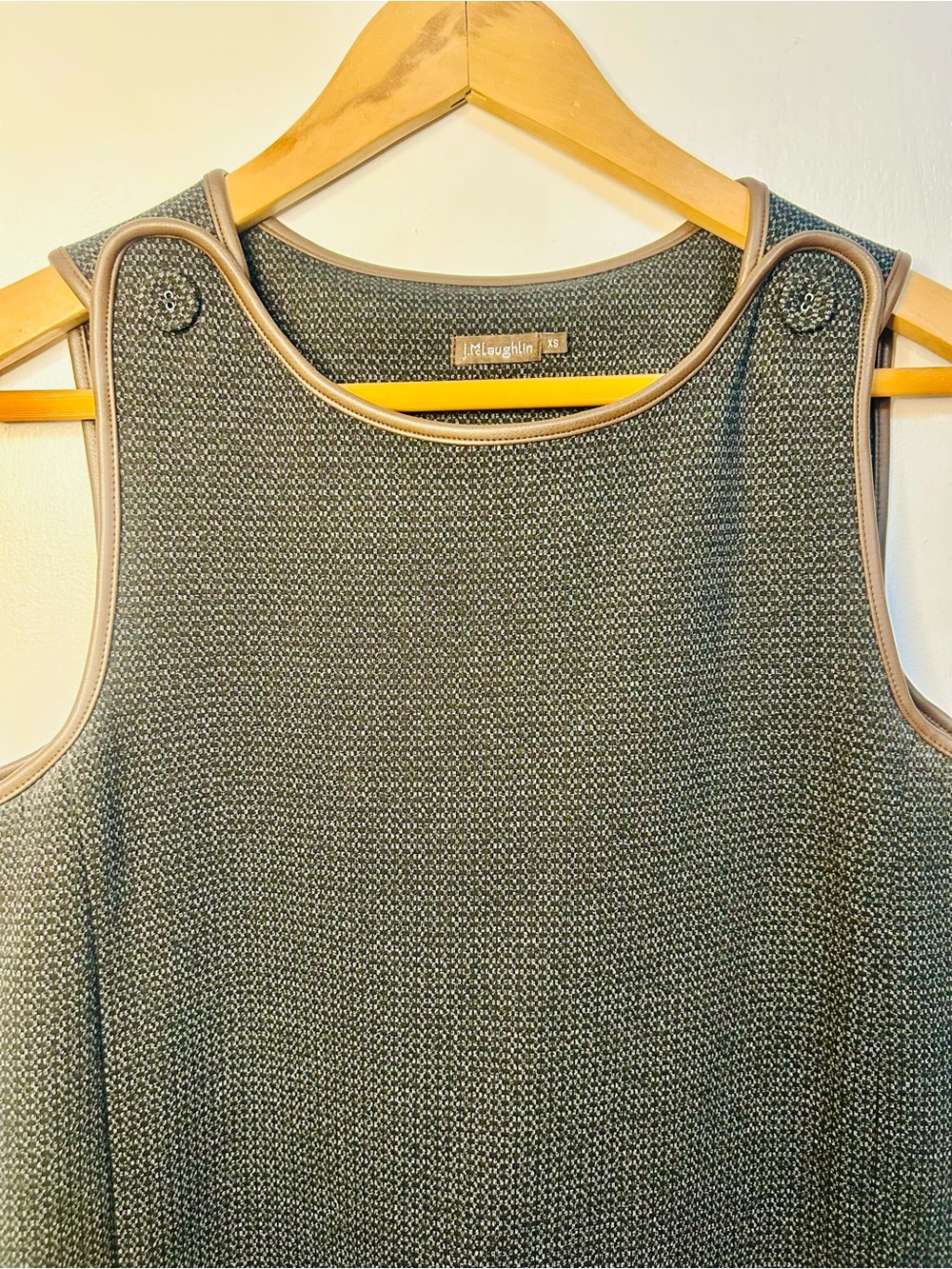 Sleeveless Gray Midi Shift Dress with Tan Piping - Picture 2 of 9